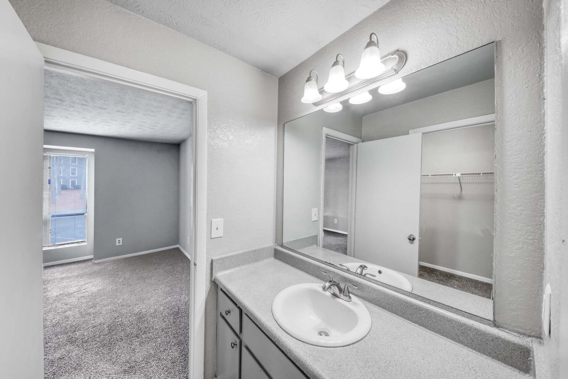 bathroom at midwood gardens apartments in stone mountain ga