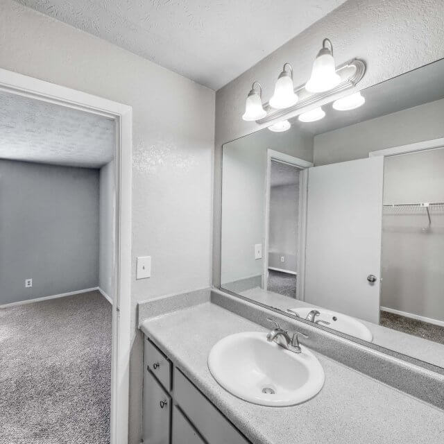 bathroom at midwood gardens apartments in stone mountain ga